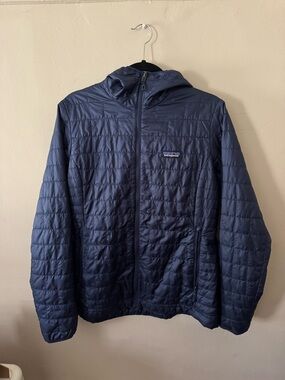 Patagonia women’s Navy Hooded Quilted Puffer Jacket
